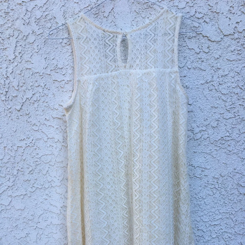 White tunic top - Picture 2 of 8